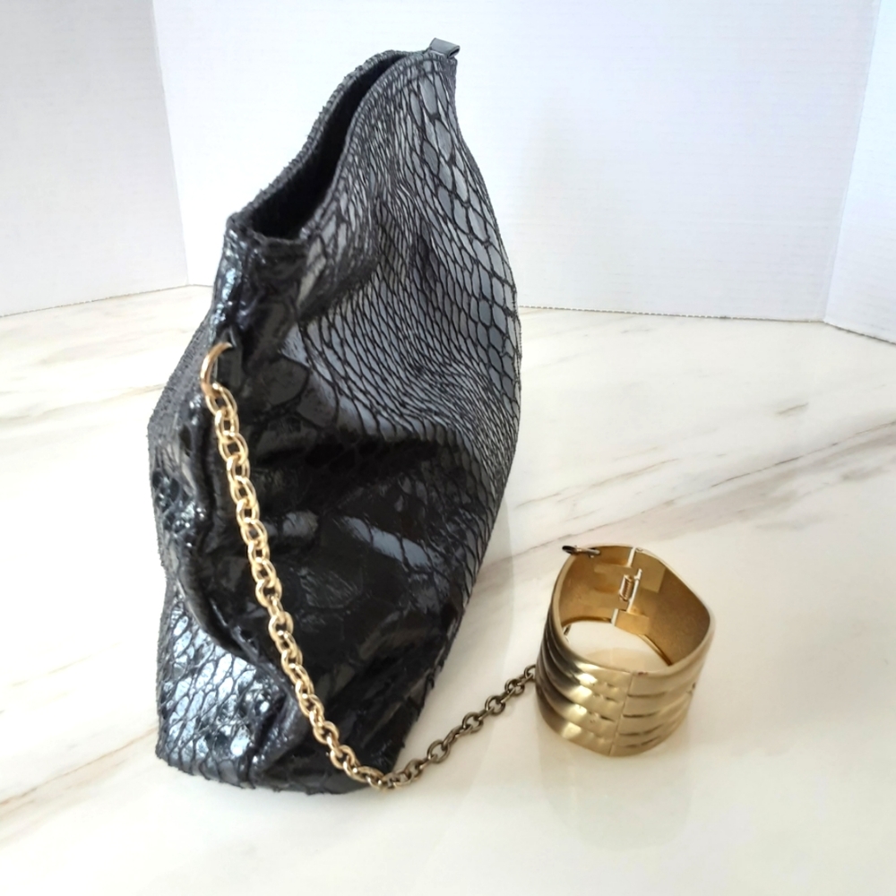 BLACK VEGAN LEATHER EMBOSSED SNAKE SKIN GOLD TONE BRACELET CLUTCH - Picture 2 of 6